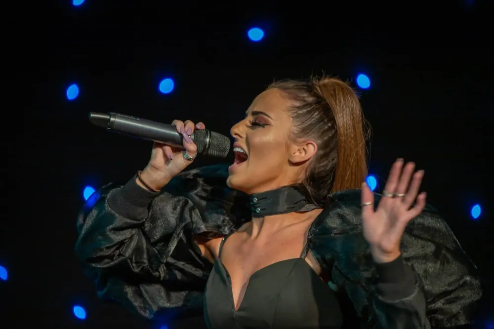 ARIANA GRANDE tribute (United Kingdom), photo 2