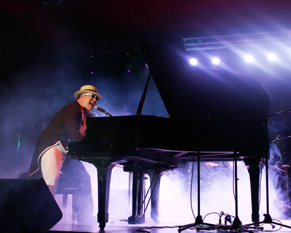 ELTON JOHN tribute (United Kingdom), photo 3